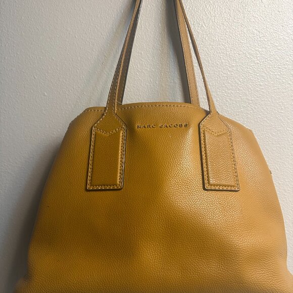 💛 Marc Jacobs "The Editor" Tote - Statement Style, Unbeatable Price! 💛 - Picture 5 of 7